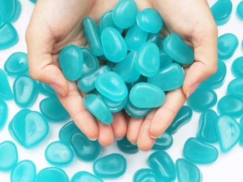 Kamyki kamienie świecące fluorescencyjne 100 szt Kamyki kamienie świecące fluorescencyjne 100 szt