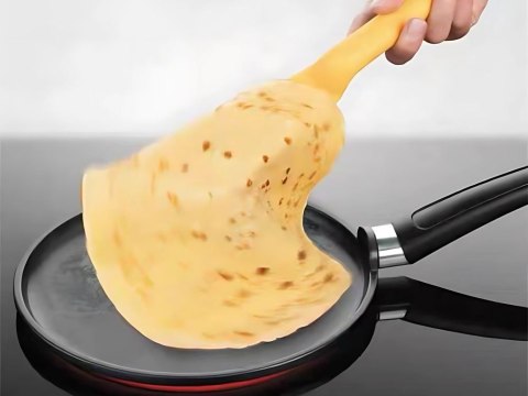Łopatka szpatułka do naleśników pancake z wałeczkiem do omletów placków Łopatka szpatułka do naleśników pancake z wałeczkiem do omletów placków