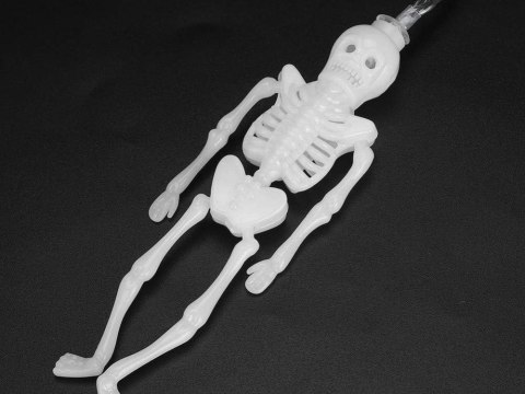 Łańcuch świetlny girlanda led halloween szkielet 2m 10 szkieletów wisząca Łańcuch świetlny girlanda led halloween szkielet 2m 10 szkieletów wisząca