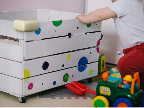 Narożniki piankowe osłona na rogi meble na kanty mebli białe przylepce x4 Narożniki piankowe osłona na rogi meble na kanty mebli białe przylepce x4