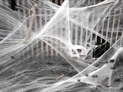 Sztuczna pajęczyna biała z pająkami halloween dekoracja rozciągliwa Sztuczna pajęczyna biała z pająkami halloween dekoracja rozciągliwa
