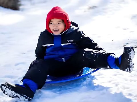 Sanki plastikowe talerz ślizg slizgacz zjazdowy na śnieg okrągłe duże 62cm Sanki plastikowe talerz ślizg slizgacz zjazdowy na śnieg okrągłe duże 62cm
