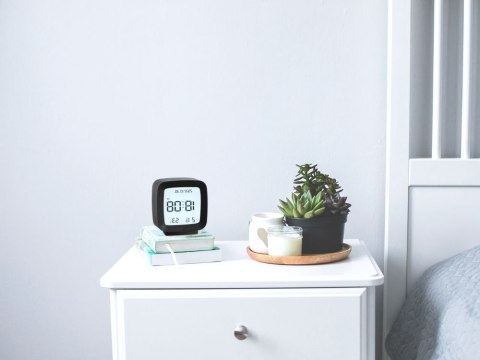 Zegar budzik z datą i temperaturą z funkcją drzemki lcd wilgoć w powietrzu Zegar budzik z datą i temperaturą z funkcją drzemki lcd wilgoć w powietrzu