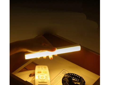 Lampka samoprzylepna listwa podszafkowa do szafy Lampka samoprzylepna listwa podszafkowa do szafy