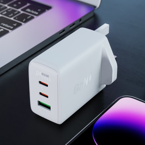 ŁADOWARKA SIECIOWA WTYCZKA ANGIELSKA UK GAN 65W 1X USB 2X USB-C PD BIAŁA ŁADOWARKA SIECIOWA WTYCZKA ANGIELSKA UK GAN 65W 1X USB 2X USB-C PD BIAŁA