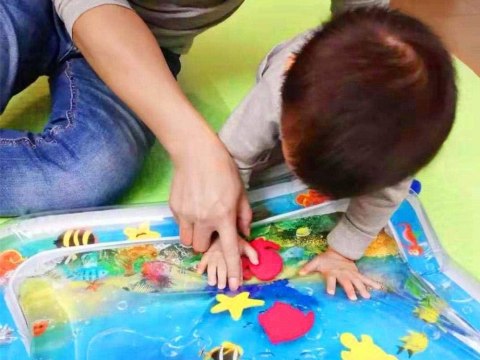 Dmuchana mata wodna sensoryczna dla małych dzieci do zabawy dla niemowląt Dmuchana mata wodna sensoryczna dla małych dzieci do zabawy dla niemowląt