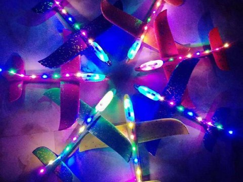 Samolot styropianowy styropianu 47cm świecący led szybowiec rzutka duży Samolot styropianowy styropianu 47cm świecący led szybowiec rzutka duży