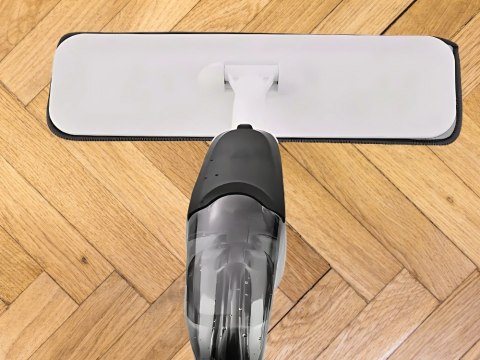 Mop płaski ze spryskiwaczem długi 120cm 350ml +3 szt wkładów z mikrofibry Mop płaski ze spryskiwaczem długi 120cm 350ml +3 szt wkładów z mikrofibry