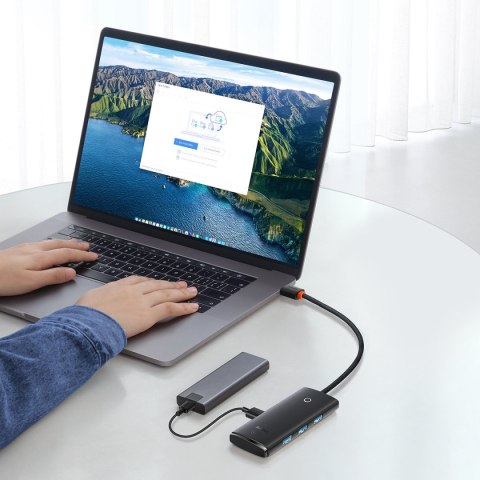 Lite Series przejściówka HUB USB-C 4x USB 3.0 25cm czarny Lite Series przejściówka HUB USB-C 4x USB 3.0 25cm czarny